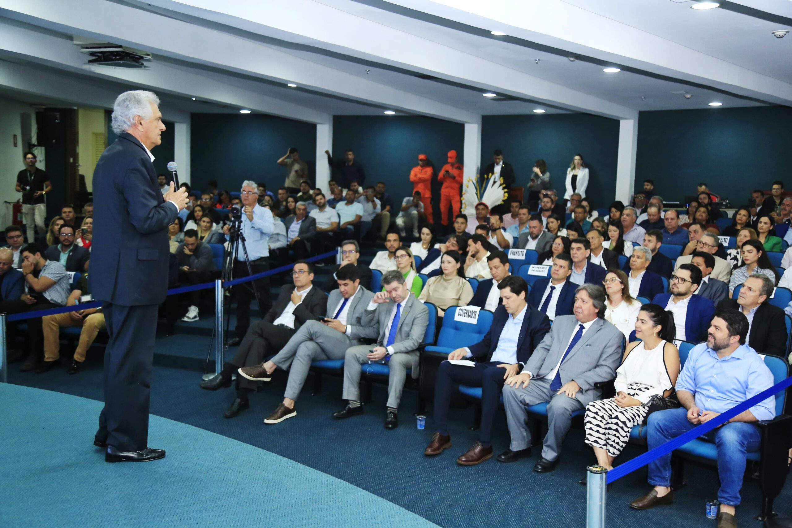 Caiado na reunião com prefeitos sobre Samu