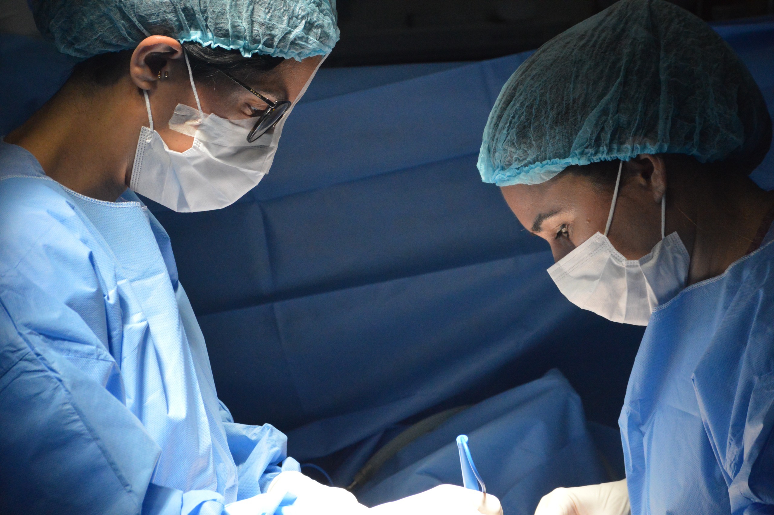 Captção múltipla deórgãos sendo feita no centro cirúrgico do HEF