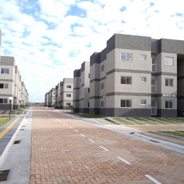 Benefícios sociais - O Governo de Goiás, por meio da Agência Goiana de Habitação (Agehab) e da Secretaria de Estado da Infraestrutura (Seinfra), entrega nesta quarta-feira (30/07), às 10 horas, em Valparaíso de Goiás, 852 unidades habitacionais do programa Pra Ter Onde Morar – Crédito Parceria