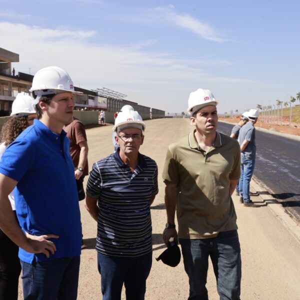 Daniel Vilela vistoria obras no Autódromo de Goiânia