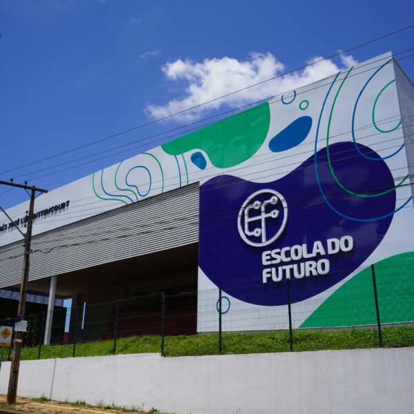 Escola do Futuro oferece cursos gratuitos de arte e tecnologia