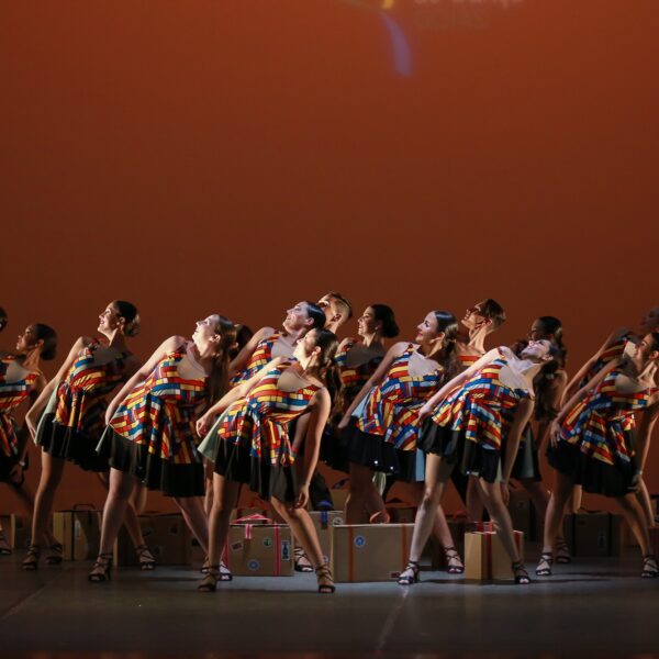 Festival Internacional de Dança - bailarinos no palco