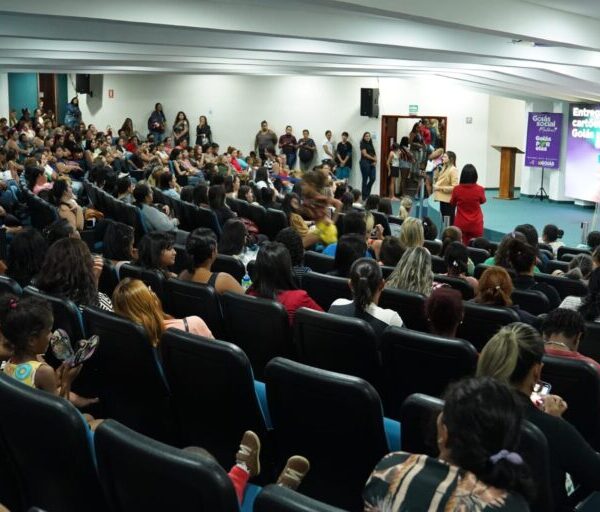 Goiás por Elas entrega cartões