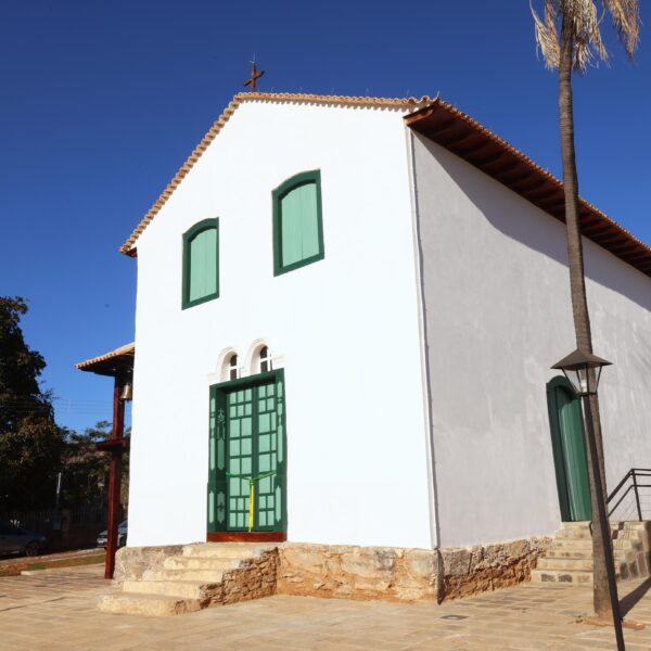 Gracinha Caiado entrega restauração da Igreja do Rosário dos Pretos, em Jaraguá