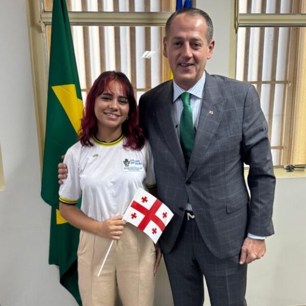 Jovem selecionada para bolsa na Geórgia