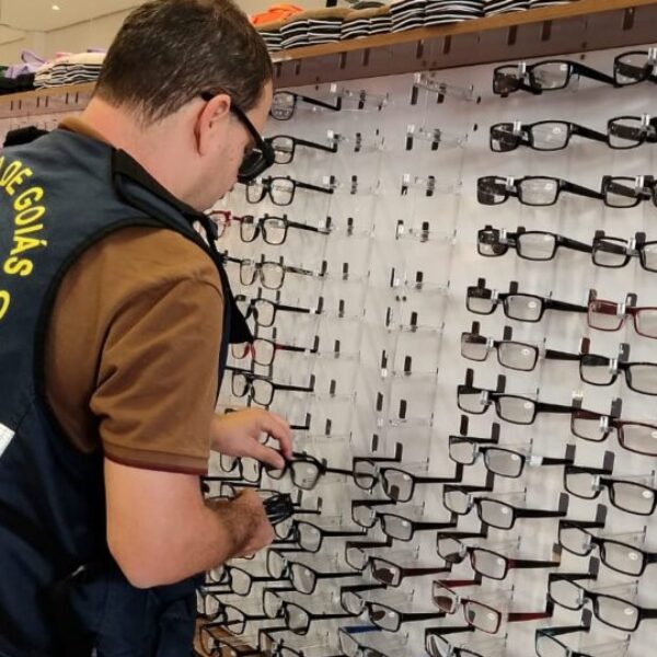 Procon apreende cerca de 1100 óculos na capital