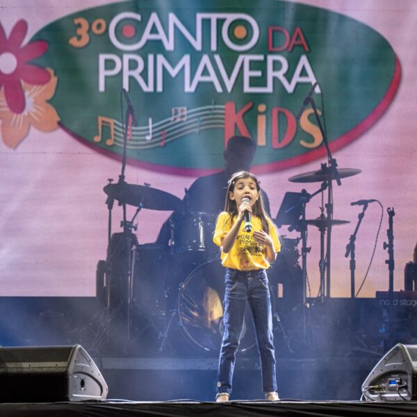 Cantora mirim nopalco do Canto da Primavera Kids