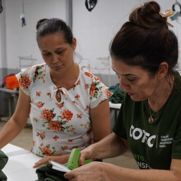 Retomada entrega moletons infantis a entidades de filantropia e Cras no estado