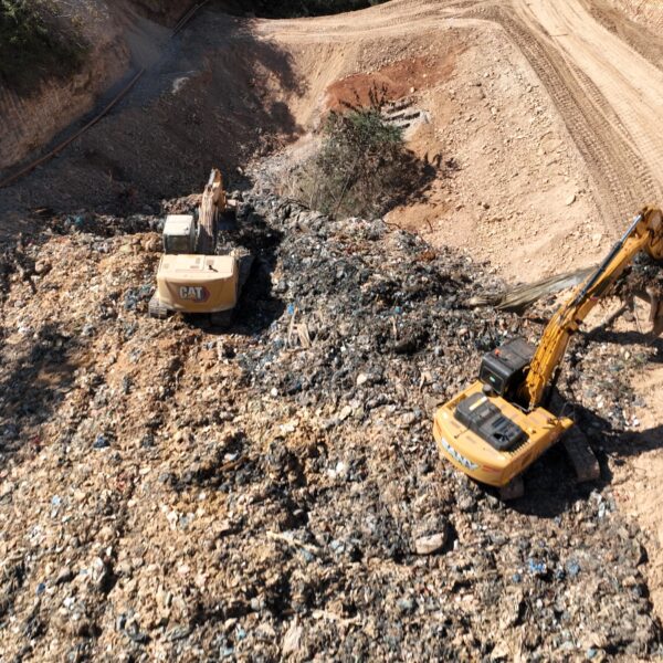 Retirada de lixo no Lixão de Padre Bernardo