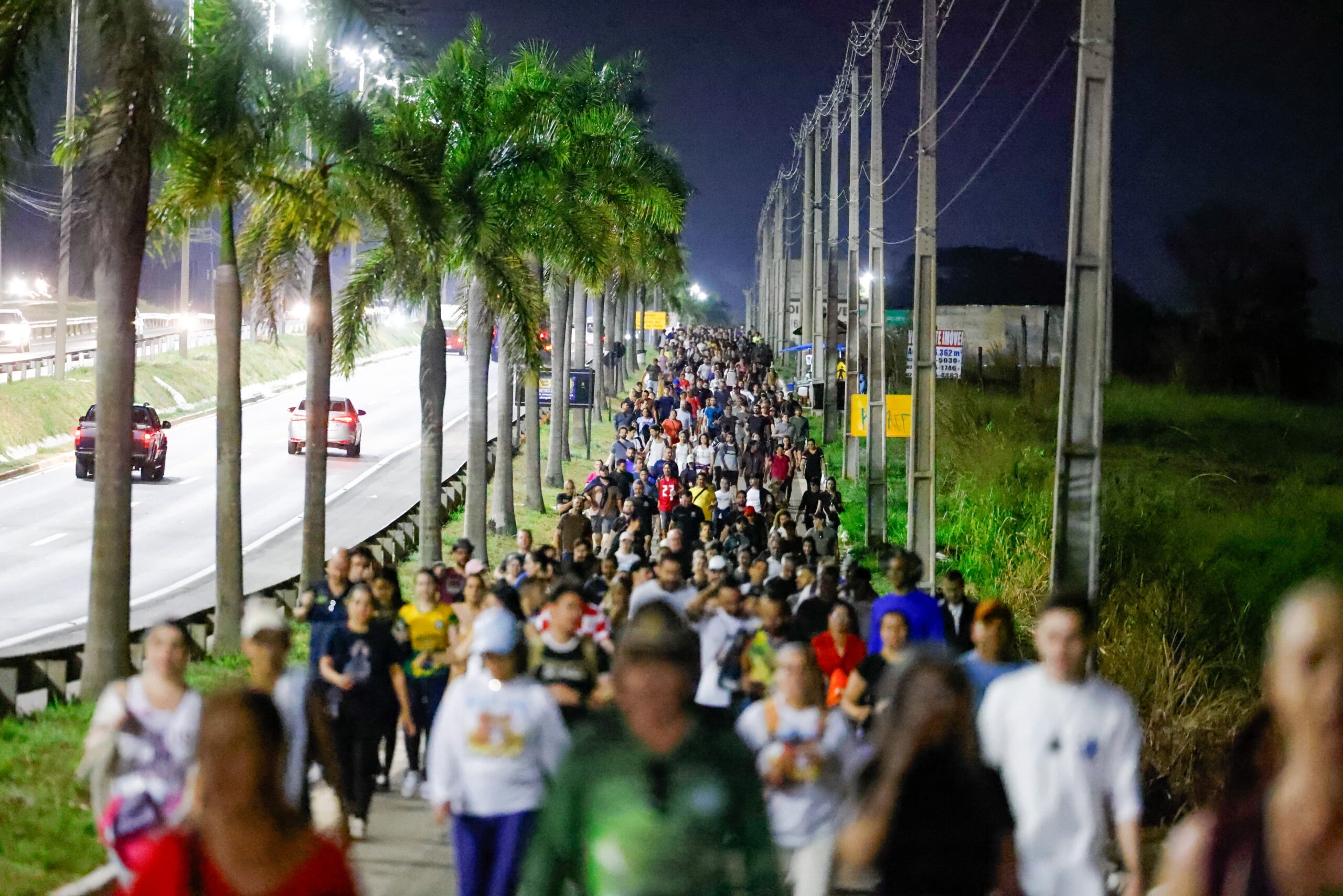 Daniel Vilela participa da Caminhada da Fé 