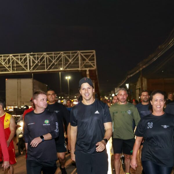 Daniel Vilela participa da Caminhada da Fé