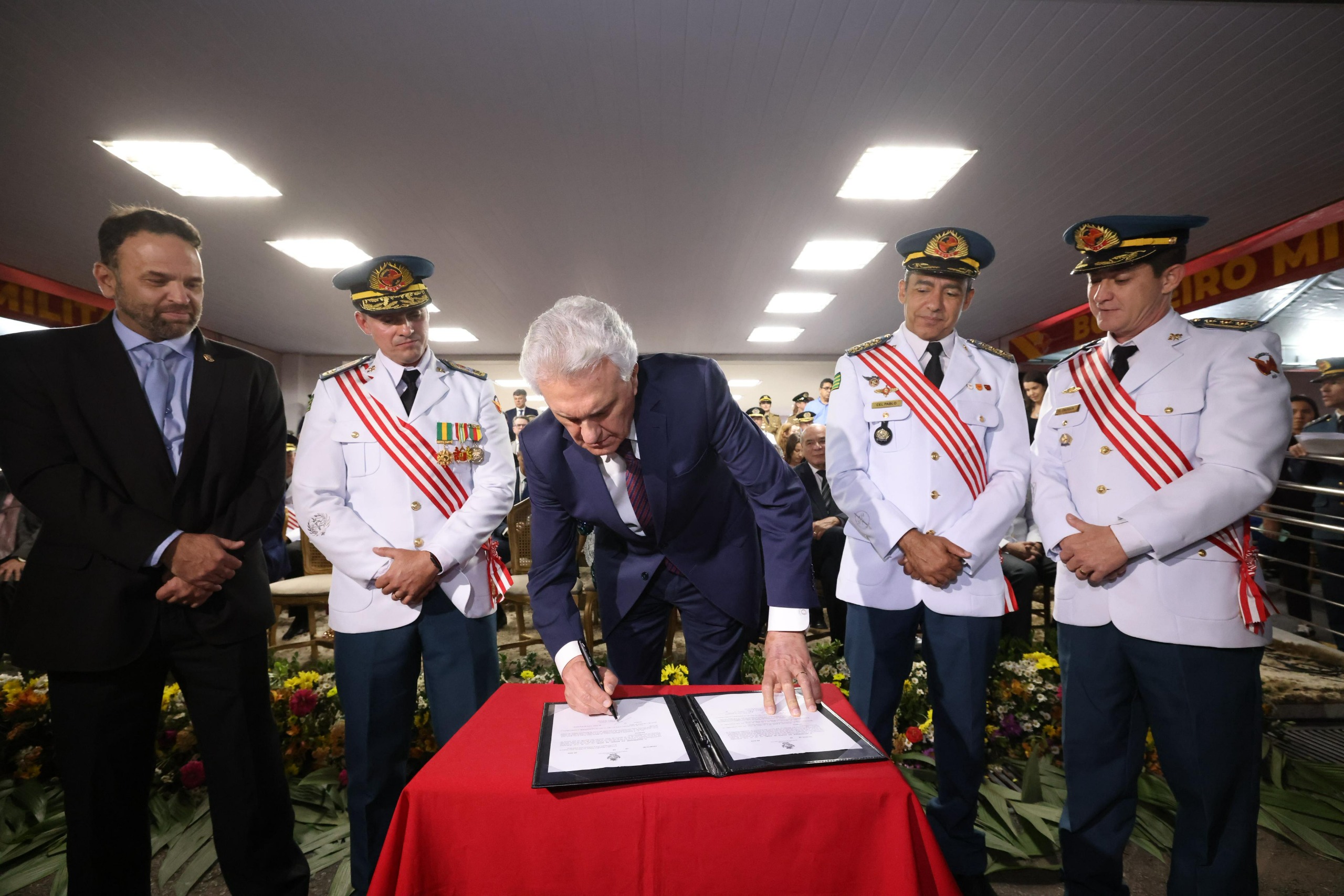 Governador anuncia promoção de 650 bombeiros