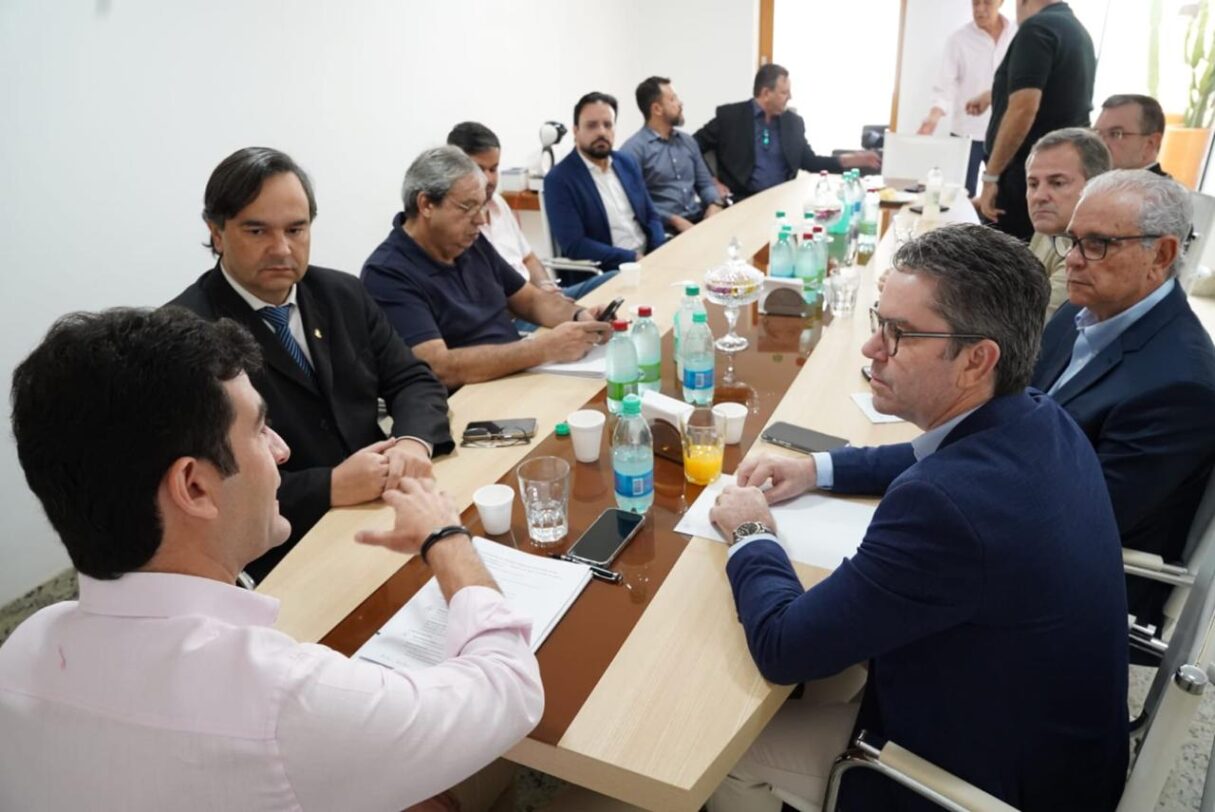 Saúde estadual e entidades discutem mitigação de impactos do tarifaço americano