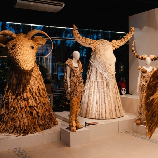Vila Cultural Cora Coralina recebe mostra inédita que une moda autoral, arte e meio ambiente