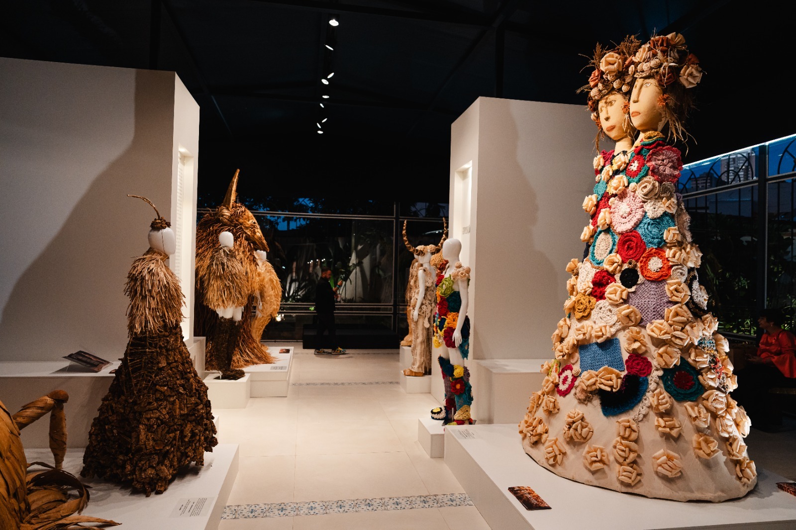 Vila Cultural Cora Coralina recebe mostra inédita que une moda autoral, arte e meio ambiente