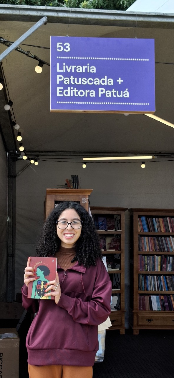 A Vila Cultural Cora Coralina recebe o lançamento do livro Cova das Flores, de aleana, pela Patuá Editora, neste sábado (05/07), às 13h30