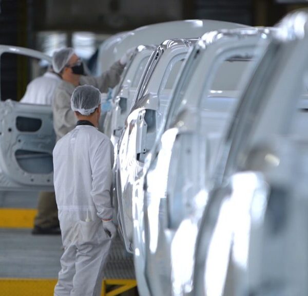 Interior de fábrica de automóveis