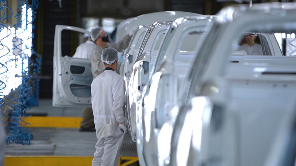 Interior de fábrica de automóveis