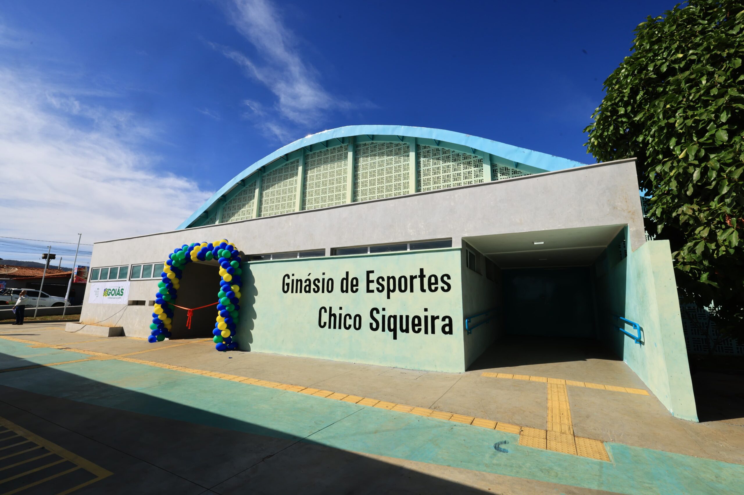 Fachada do ginásio de esportes de Taquaral