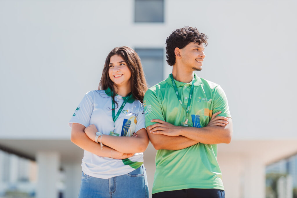 Dois jovens do Aprendiz do Futuro