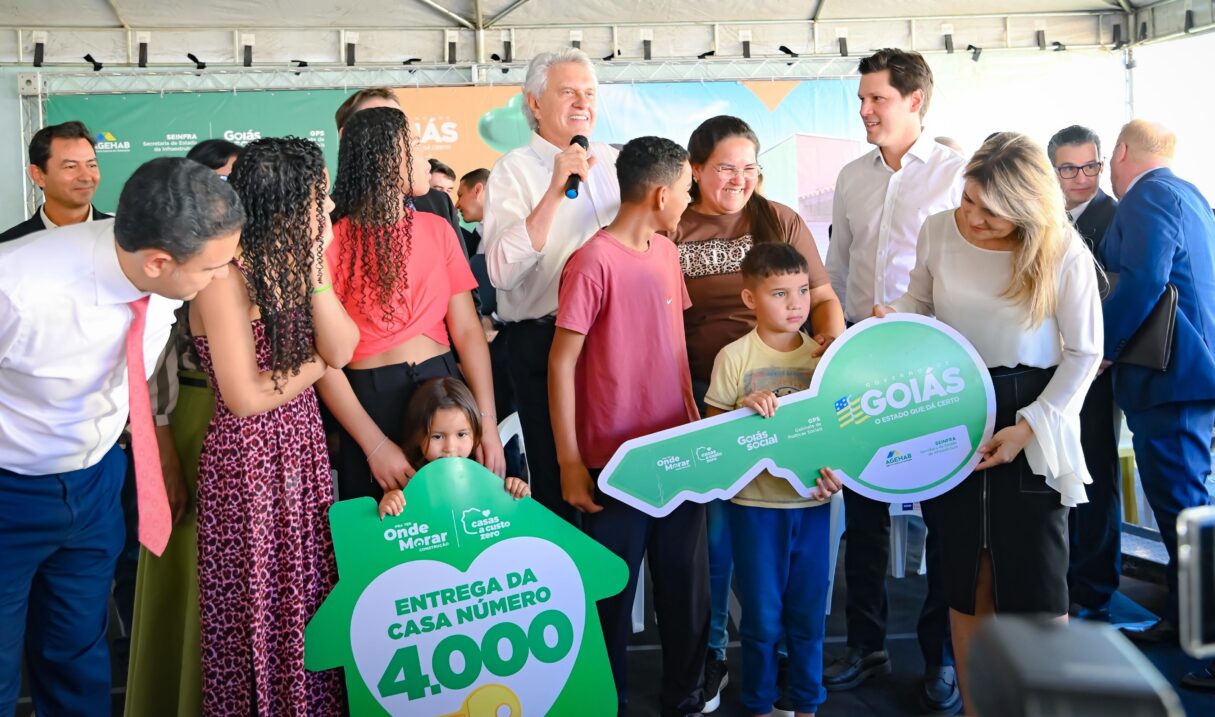 Caiado celebra 4 mil casas a custo zero entregues em Goiás