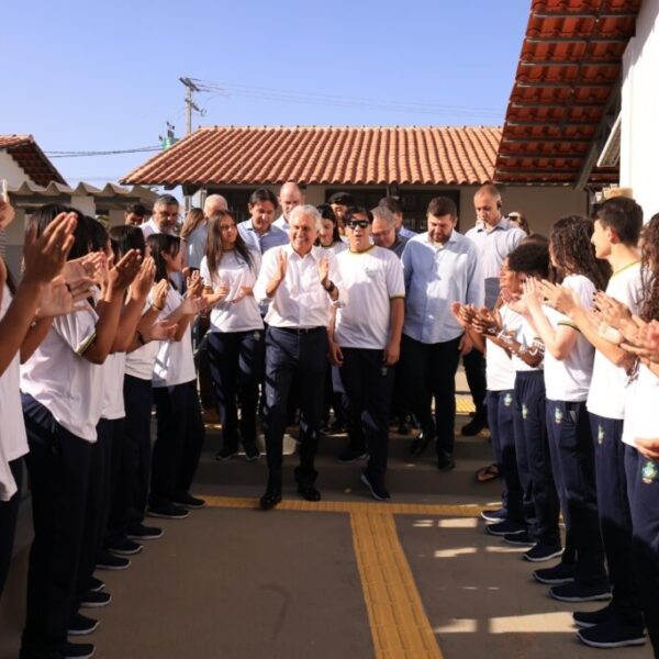 Caiado com estudantes