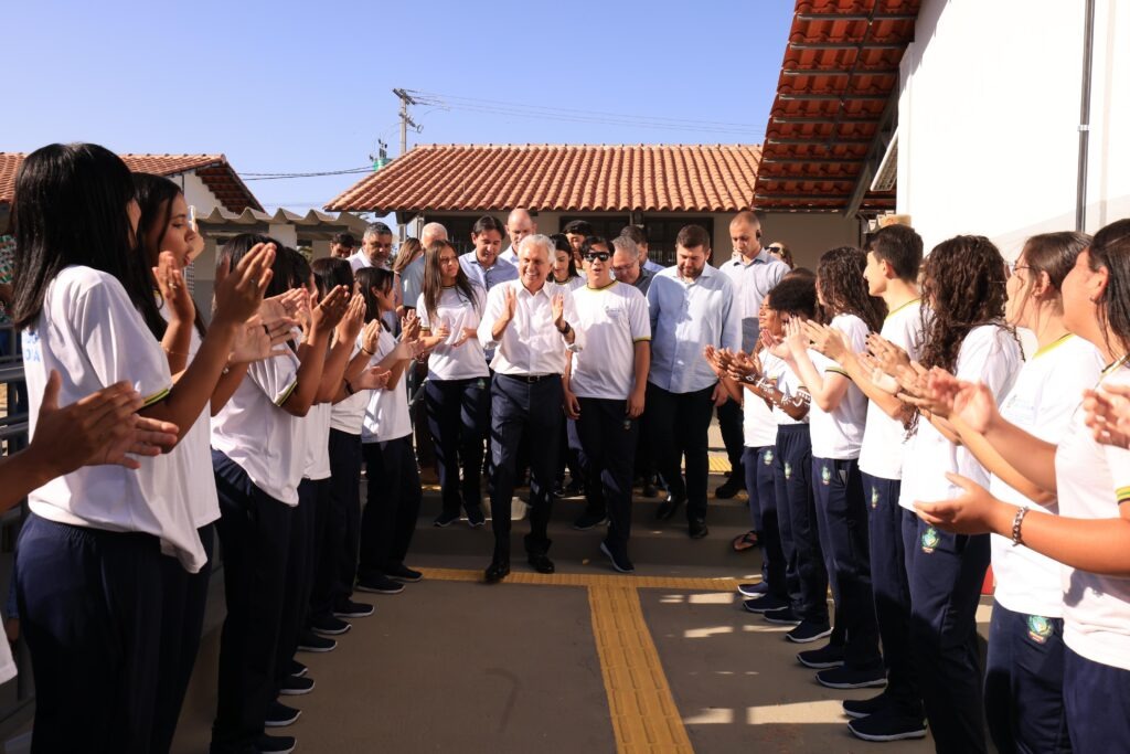 Caiado com estudantes