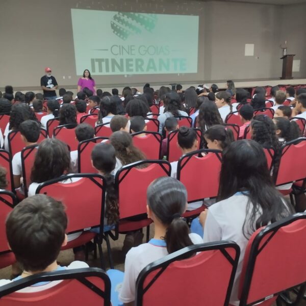 Sessão do Cine Goiás Itinerante
