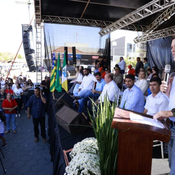 Daniel Vilela na solenidade de aniversário de Vianópolis