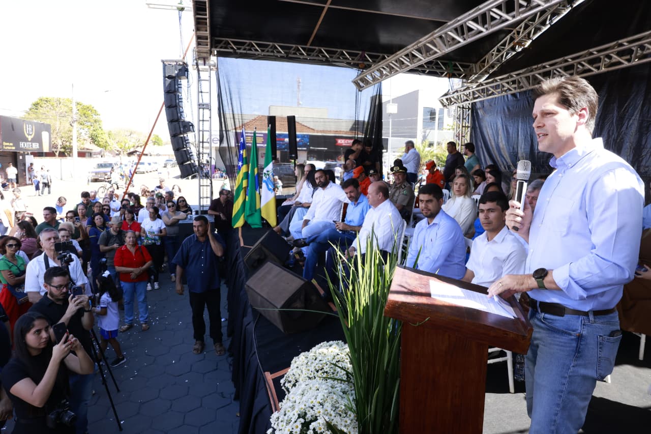 Daniel Vilela na solenidade de aniversário de Vianópolis