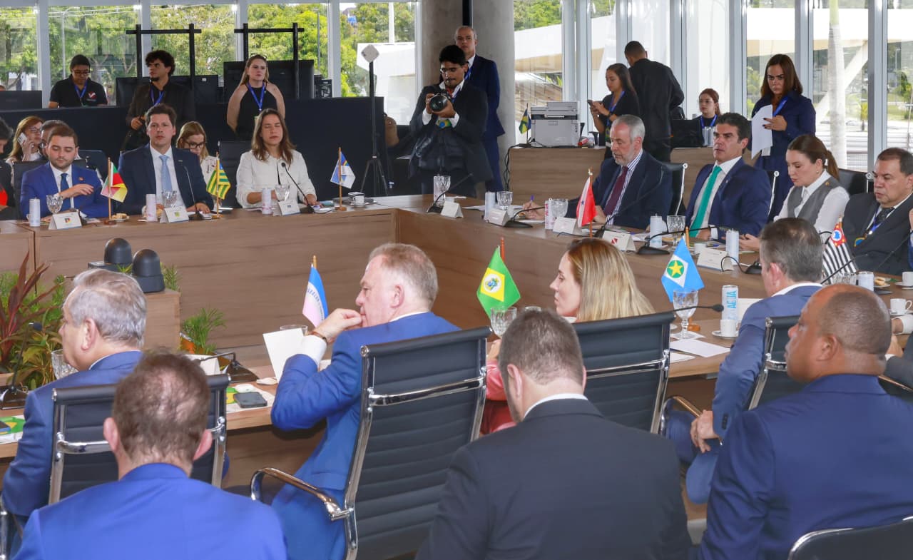 Daniel Vilela em reunião de governadores na COP-30