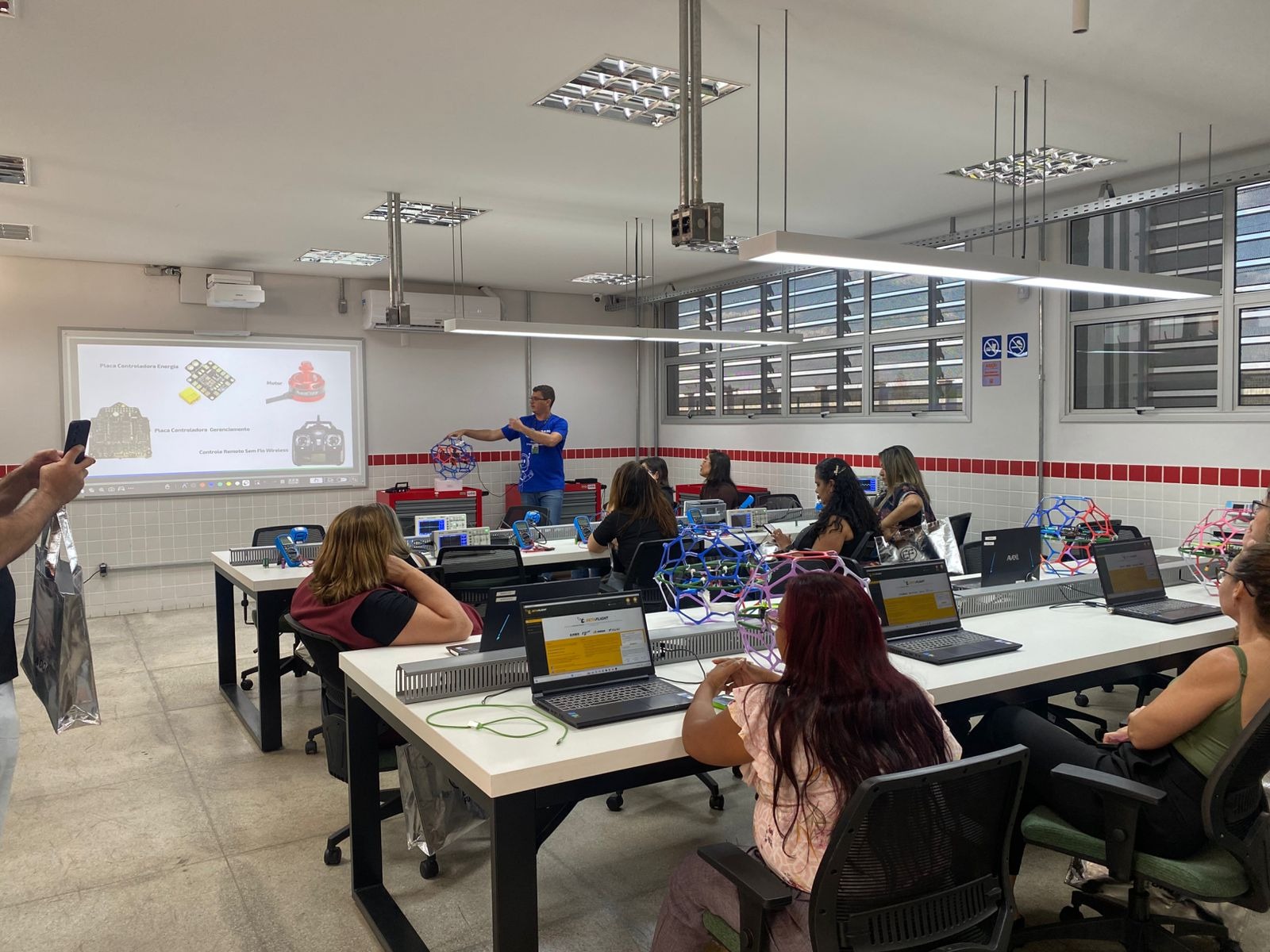 Escolas do Futuro capacitam alunos e professores de redes municipais