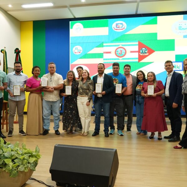 Evento da Seduc presta homenagem a prefeitura