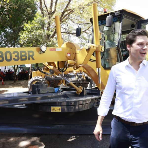 Máquinas do Mecaniza Campo são entregues a 14 municípios