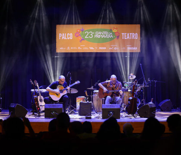 Apresentação instrumental no Canto daPrimavera