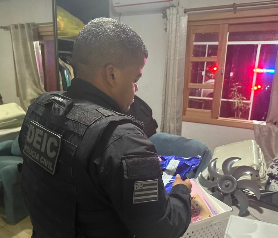 Polícia sequestra R$ 1 milhão e cumpre mandados em GO, MG e SC