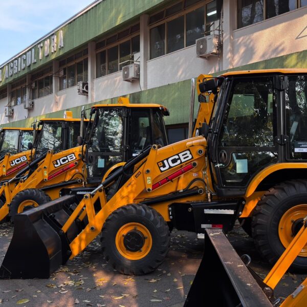 Seapa destina R$ 7,8 milhões em máquinas para 14 municípios