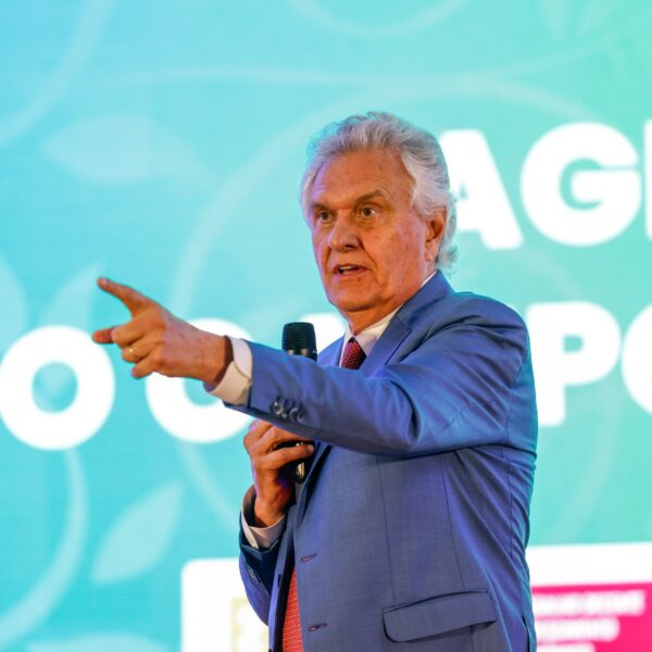 Caiado destaca avanço tecnológico do agro goiano em palestra em Holambra
