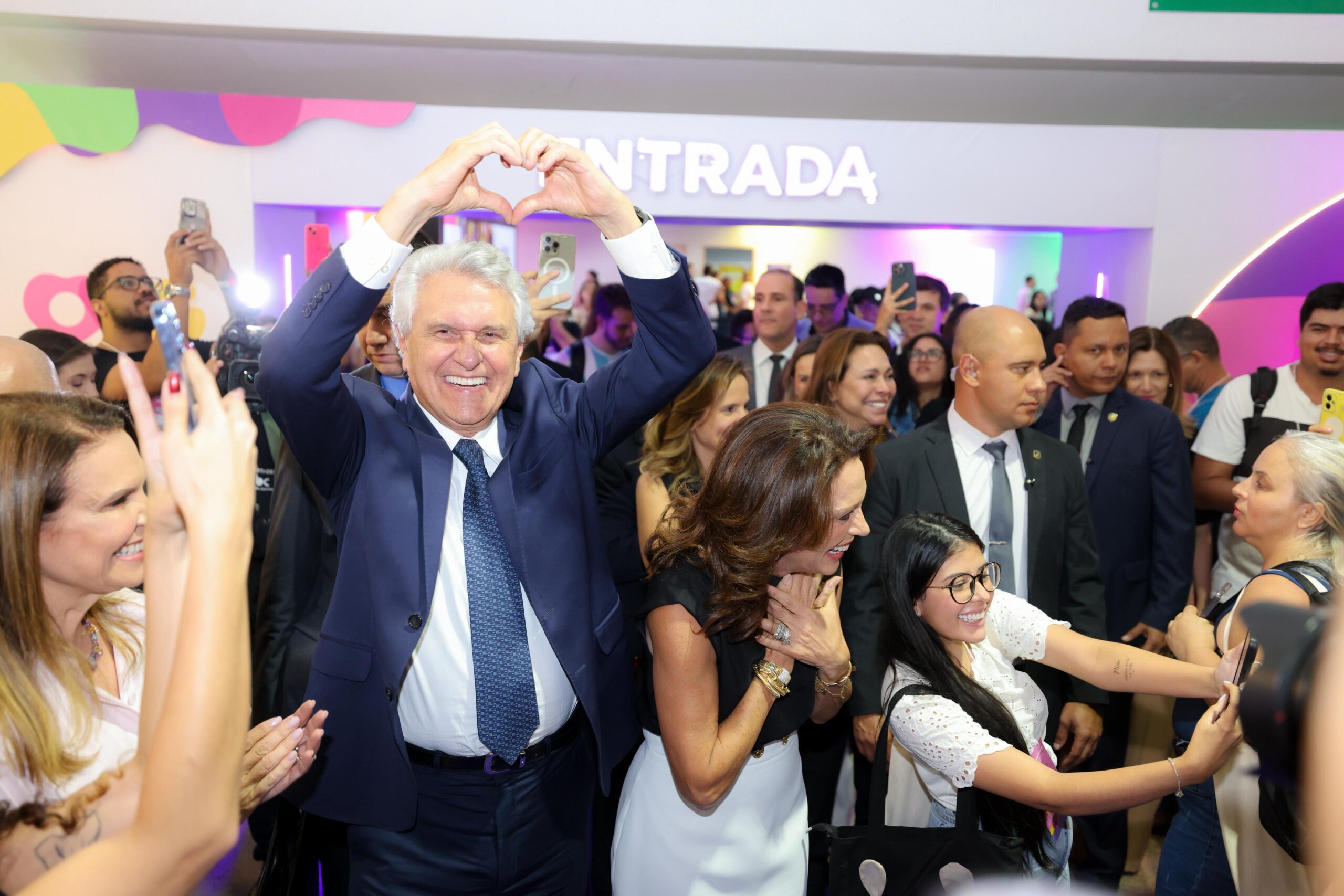 Caiado e Gracinha celebram inclusão de cinco mil estudantes no ProBem