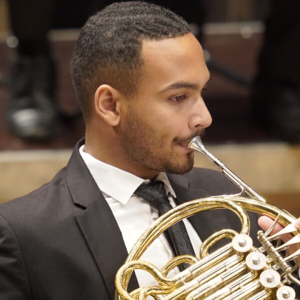 Banda Sinfônica faz apresentação gratuita no Teatro Escola Basileu França