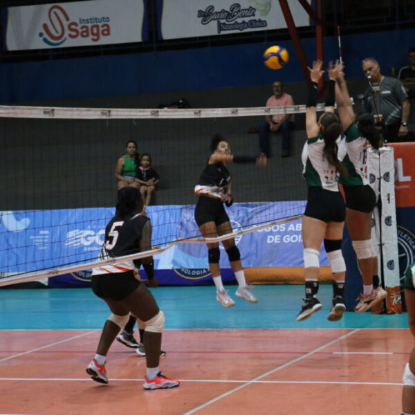 Disputa de vôlei nos Jogos abertos de Goiás