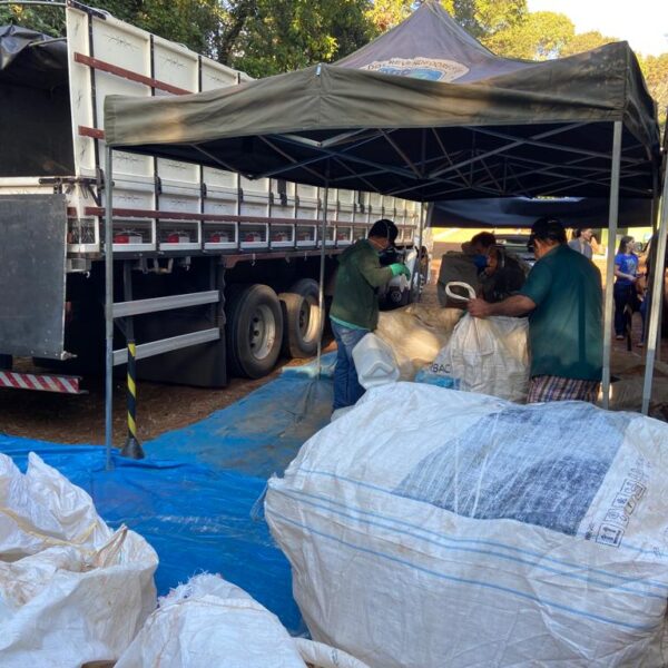 Agrodefesa participa de ação itinerante para recolhimento de embalagens vazias de agrotóxicos