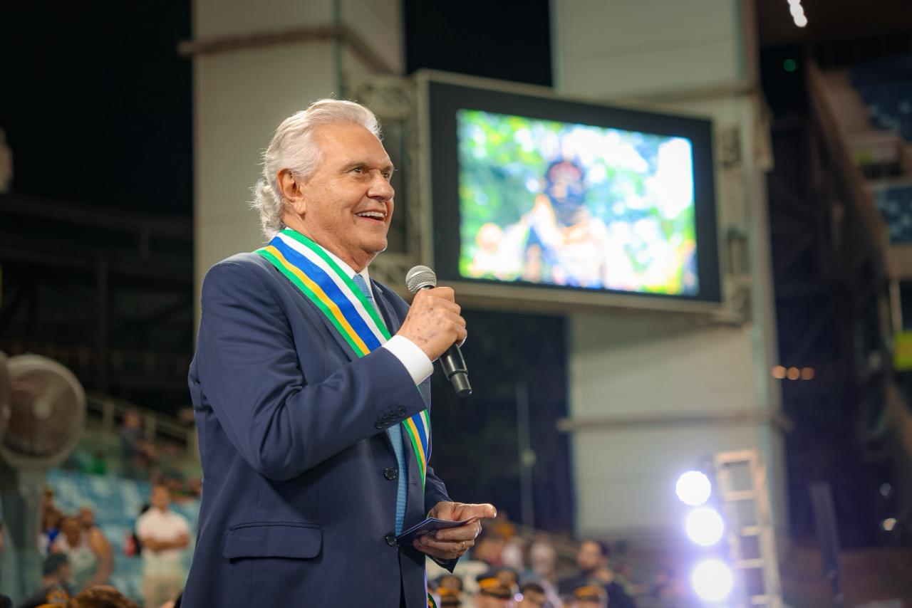 Caiado recebe maior honraria concedida pela PM de Mato Grosso