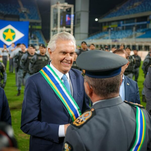 Caiado recebe maior honraria concedida pela PM de Mato Grosso