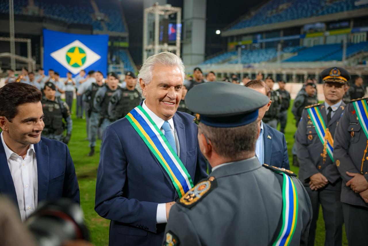 Caiado recebe maior honraria concedida pela PM de Mato Grosso