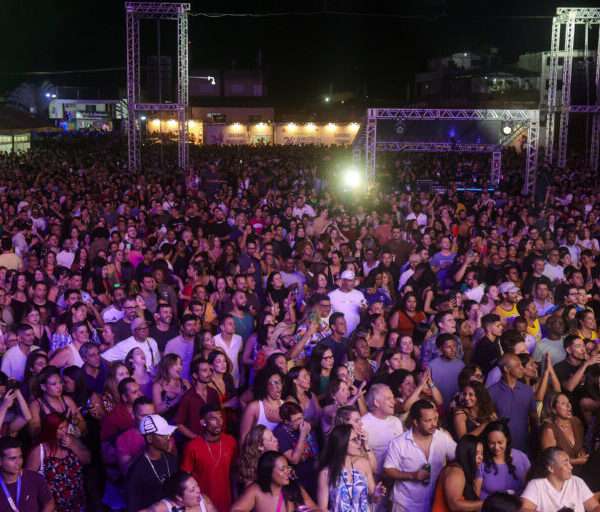 Canto da Primavera reúne 80 mil pessoas em Pirenópolis