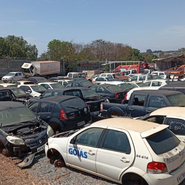 Leilão de carros inservíveis