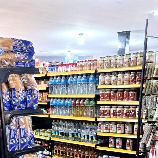 Em Nerópolis, Procon apreende mais de 400 produtos vencidos
