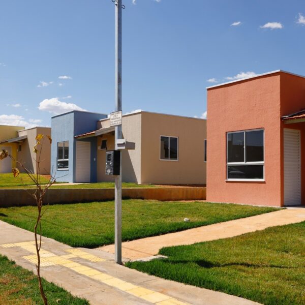 Governo entrega casas a custo zero no Norte de Goiás