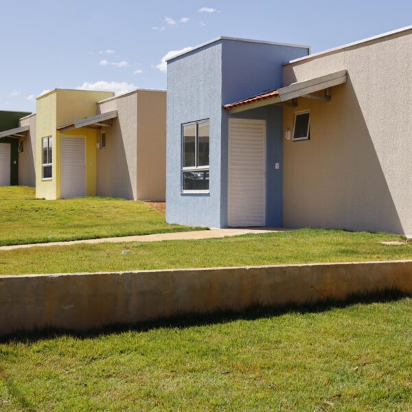 Governo entrega 42 casas a custo zero em Vianópolis